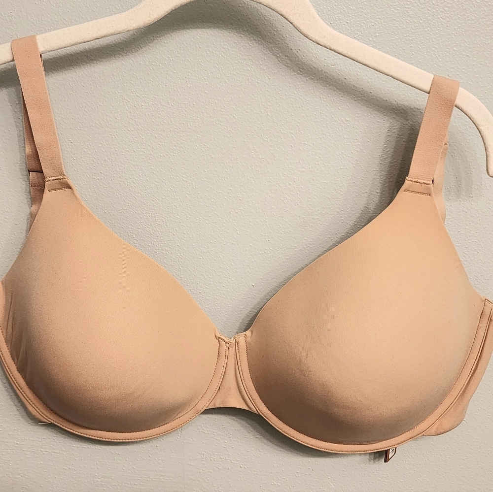 SKIMS NWT Fits Everybody T-Shirt Demi Bra